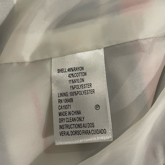 Tahari Arthur S. Levine Womens Stripped jacket  size 4 - Picture 10 of 10